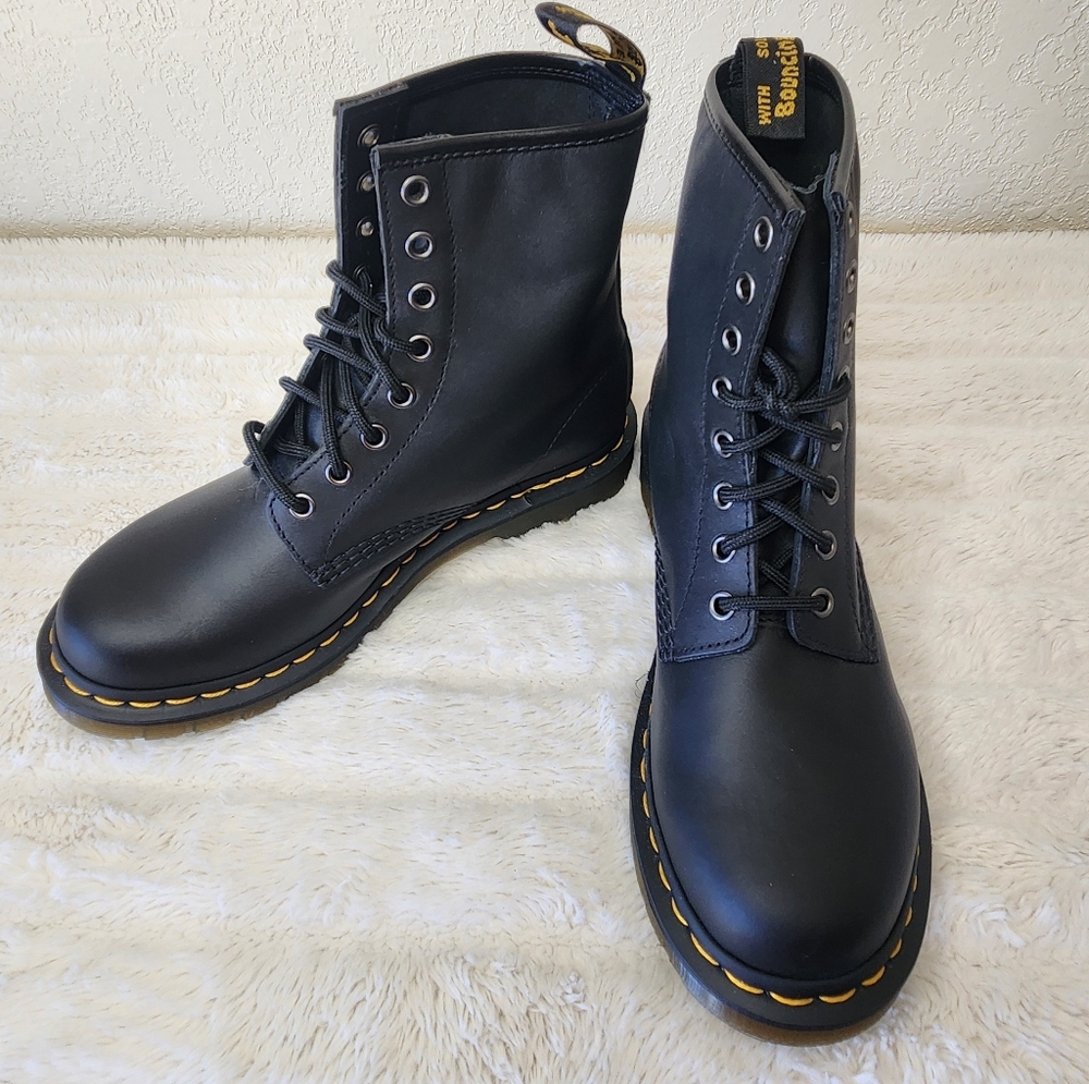 Dr. Martens 11821 Smooth Black Lace Up AirWair Boots Women’s US 8